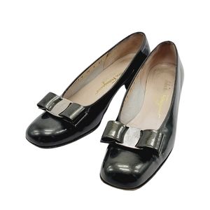 Vintage Salvatore Ferragamo Boutique gray and silver shoes size 8